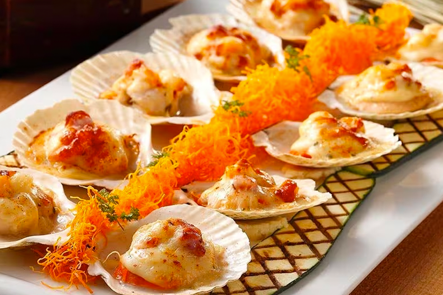 Live Diver catch Cornish Scallop Roe-on 康沃尔郡带黄活扇贝