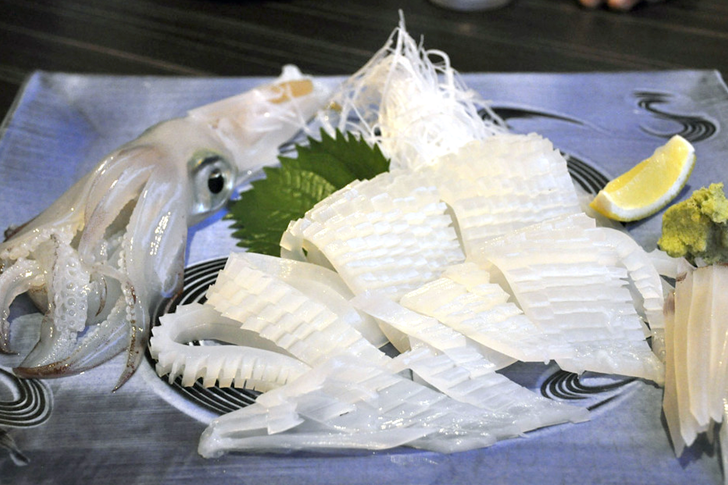 Wild-Caught Sashimi Grade Whole Squid 野生船冻整条刺身级鱿鱼